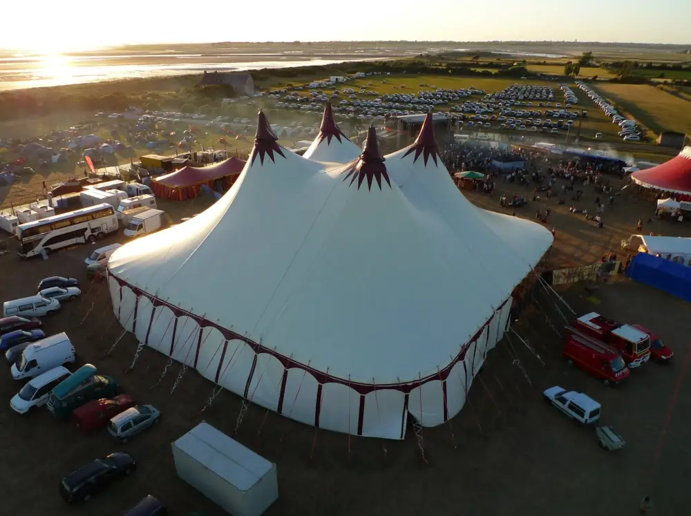 Location de chapiteaux pour festival près de Brest