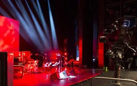 Installation et conception de salle de concert près de Brest